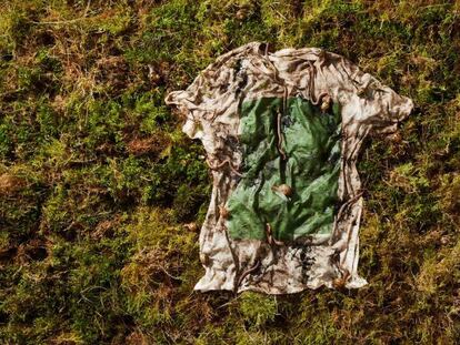 Reciclaje peculiar: gafas de patatas y camisetas que se comerán los gusanos