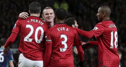 Van Persie, Rooney, Evra y Young celebran un gol al Sunderland.