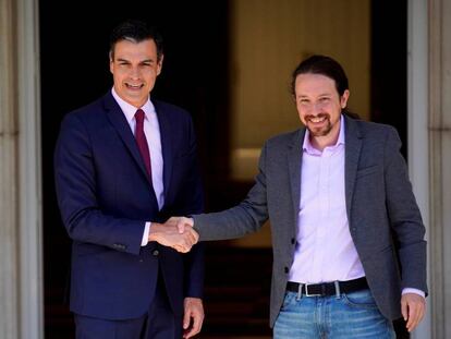 El presidente del Gobierno en funciones, Pedro Sánchez, junto al líder de Unidas Podemos, Pablo Iglesias, el pasado 7 de mayo en la Moncloa. 