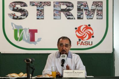 Francisco Hernández Juárez durante una conferencia de prensa del Sindicato de Telefonistas de la República Mexicana, en abril de 2021.