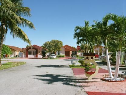 'Real / Estates levels', Hialeah, 2012.