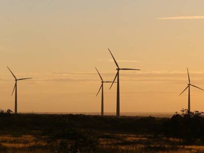 La banca negocia limitar los macrodividendos de los fondos de renovables