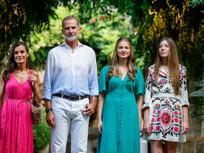 La reina Letizia, el rey Felipe VI, la princesa Leonor y la infanta Sofía disfrutaban el lunes de sus vacaciones en Mallorca.