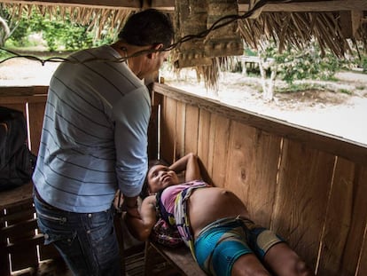 Profissional do Mais Médicos faz atendimento em Tarauacá (AC).