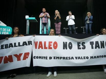 Trabajadores de Valeo, el viernes, en un acto de Junts Pel Sí.