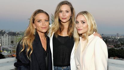 Las Olsen

Mary-Kate y Ashley Olsen capitanean la exitosa y minimalista The Row, firme de culto que las ha convertido en respetadas diseñadoras. Su hermana menor, la actriz Elizabeth Olsen, no está tan vinculada a la industria de la moda pero es habitual de eventos, desfiles y revistas del sector.