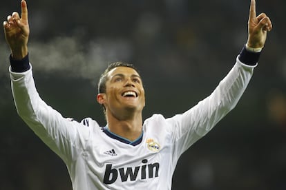 Cristiano Ronaldo celebra su segundo gol frente al Celta de Vigo en un encuentro de Copa del Rey, el 9 de enero de 2013.