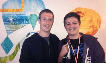 Zuckerberg, presidente do Facebook, com Michael Sayman.