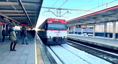 Tren de Cercanías en la estación de Alcorcón (Madrid).