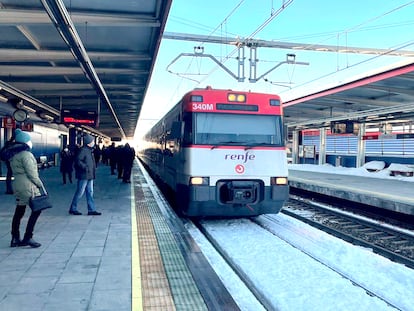 Tren de Cercanías en la estación de Alcorcón (Madrid).