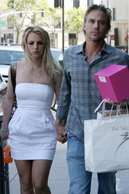 Britney Spears y su novio y ex representante, Jason Trawick, en una imagen de marzo de 2010