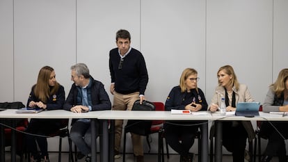 El presidente de la Generalitat Valenciana, Carlos Mazón, en una reunión del Cecopi en Valencia, este viernes.