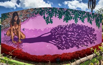 Mural realizado como tributo a la identidad latina, en el Centro Paz para Tí de la Organización Coordinadora Paz para la Mujer.