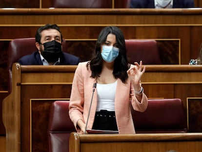 La líder de Ciudadanos, Inés Arrimadas, en un pleno de sesión de control al Gobierno en el Congreso de los Diputados.