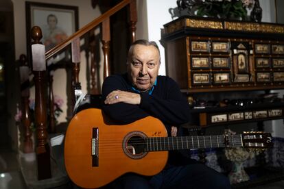 El guitarrista Paco Cepero, el 3 de noviembre en su casa de Jerez.
