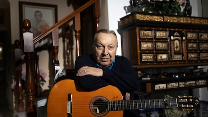 El guitarrista Paco Cepero, el 3 de noviembre en su casa de Jerez.