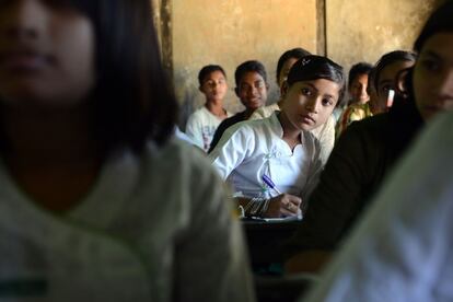 En las escuelas de los campos de desplazados los propios profesores reconocen que los jóvenes de 5 a 15 años no están recibiendo la educación que les permitiría labrarse un buen futuro. "Pero menos es nada", dicen.