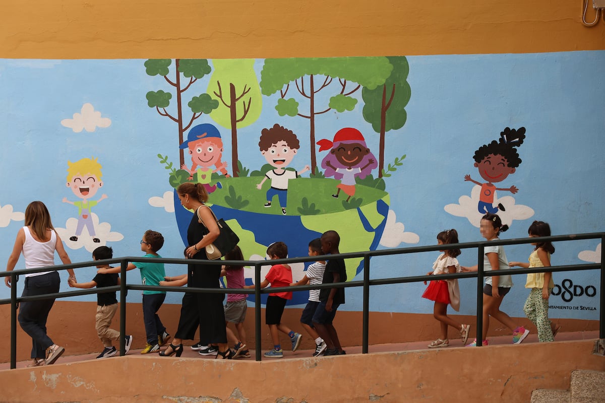 El curso escolar arranca en Andalucía con polémica: menos horas lectivas para los maestros, pero la mayoría de plantillas no crecen