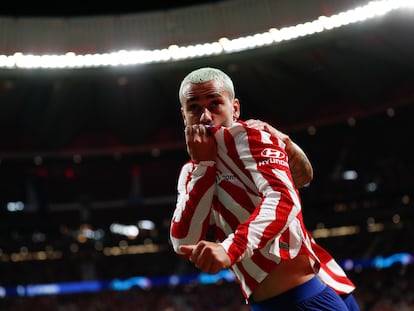 Antoine Griezmann celebra el gol que le dio el triunfo al Atlético ante el Oporto.