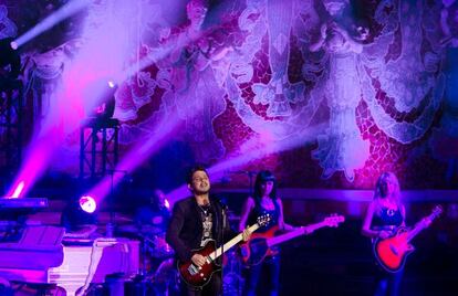 Alejandro Sanz, durante su primer concierto de presentaci&oacute;n de su nuevo disco en el Palau de la M&uacute;sica.