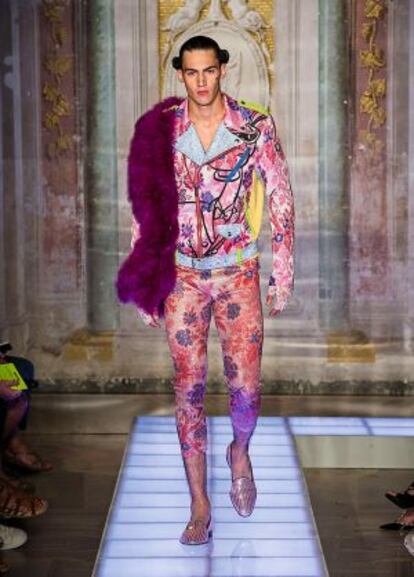 Un momento del desfile celebrado en junio de la feria Pitti Uomo de Florencia, donde Jeremy Scott estrenó la línea masculina de Moschino.