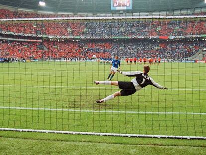 El penalti a lo Panenka de Francesco Totti en la semifinal de la Eurocopa 2000 contra Holanda.