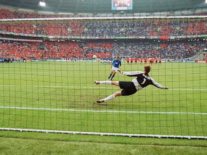 El penalti a lo Panenka de Francesco Totti en la semifinal de la Eurocopa 2000 contra Holanda.