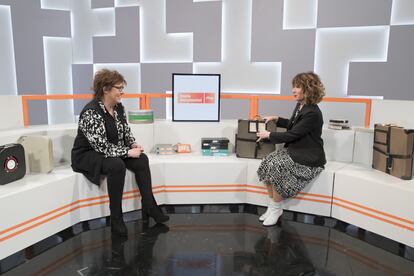 María Escario, Defensora de la Audiencia de TVE, y Virginia Bazán, directora del Archivo del ente público, en RTVE responde, emitido en La 1