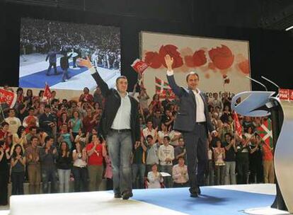 José Luis Rodríguez Zapatero y Patxi López, en la Fiesta de la Rosa celebrada en 2006.