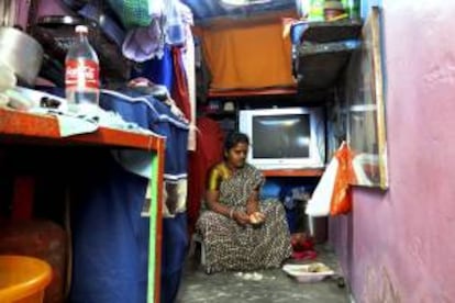 En la imagen, de Reena Sanmugan, asistenta del hogar, en su casa de un barrio de chabolas en Nueva Delhi.