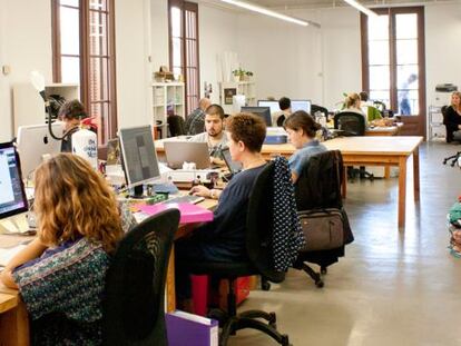 Centro de trabajo en las oficinas de 'coworking' Impact Hub de Barcelona.