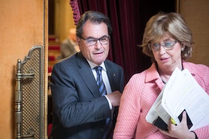 Artur Mas (i) y la consejera de Enseñanza, Irene Rigau.