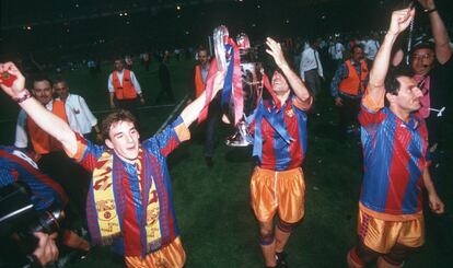 Ferrer, Stoichkov y Txiki celebran el título.