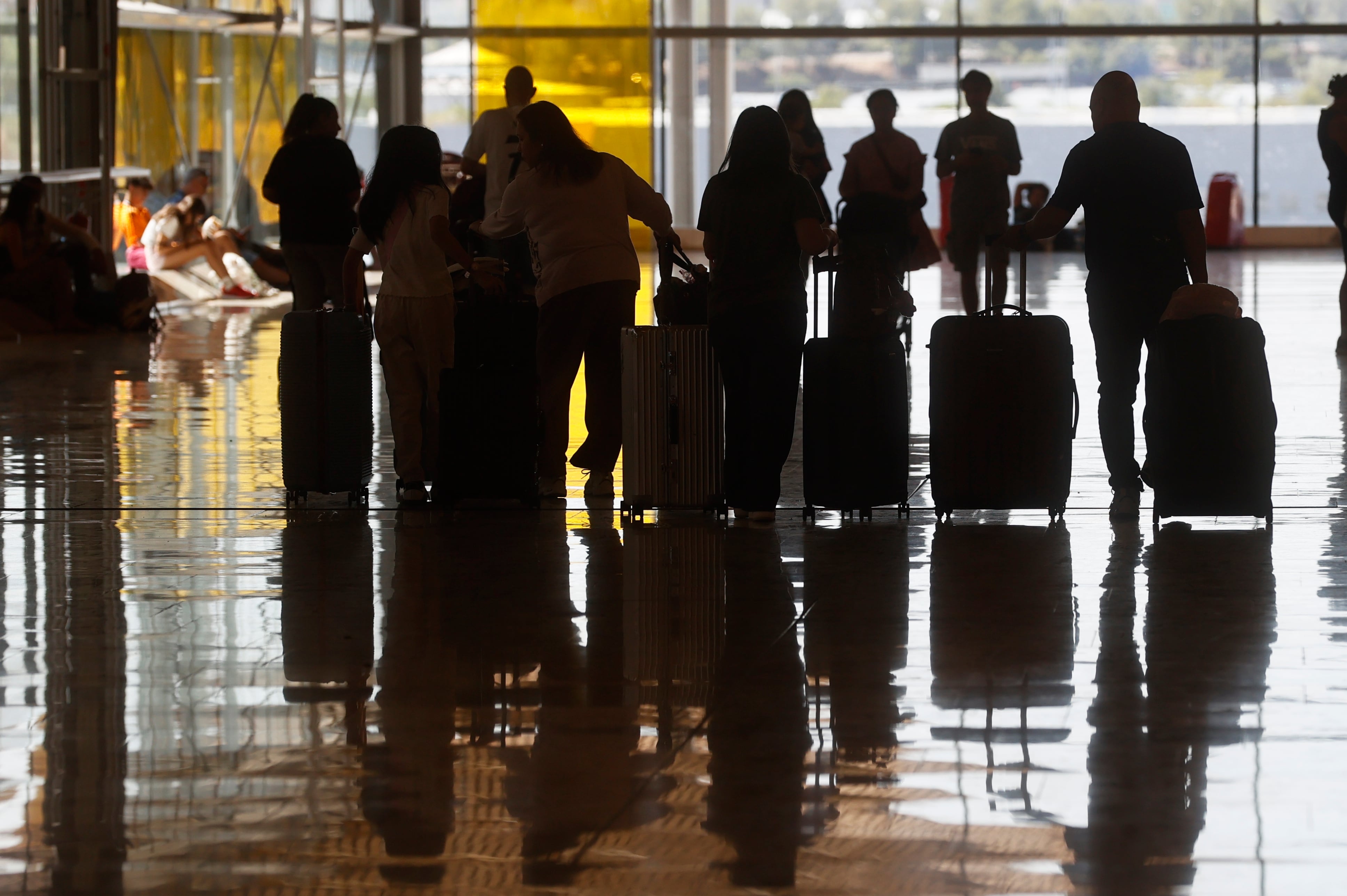 Cuatro solicitantes de asilo se fugan de una sala del aeropuerto de Barajas