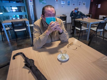 José Luis, el viernes en la cafetería de la asociación de jubilados de la calle Idiakez, en San Sebastián.