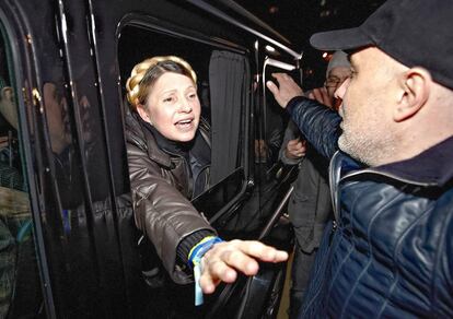 La ex primera ministra y líder opositora ucraniana Yulia Timoshenko aseguró hoy que "la dictadura ha caído" y anunció que se presentará a las elecciones presidenciales del próximo 25 de mayo.