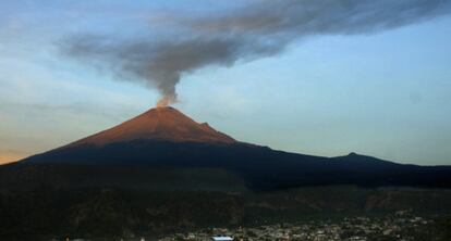 Vista del volc&aacute;n Popocat&eacute;petl el 15 de mayo.