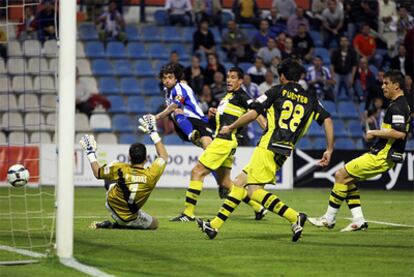 El Córdoba recibe un gol de Tote, delantero del Hércules.