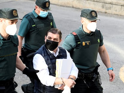 Llegada de César Román a la Audiencia Provincial de Madrid en mayo de 2021 para el juicio en el que se le condenó a 15 años de prisión por homicidio.