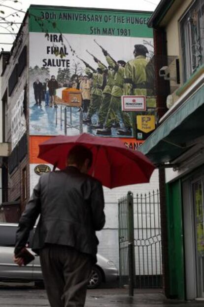 Mural republicano realizado en White Rock, en el oeste de Belfast.