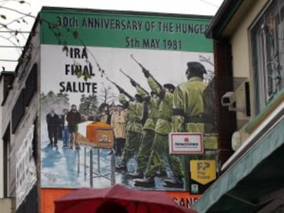 Mural republicano realizado en White Rock, en el oeste de Belfast.