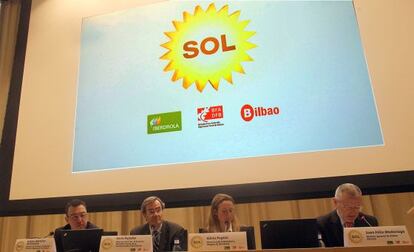 En la imagen, de izquierda a derecha, el director de Promoción Turística de la Diputación de Vizcaya, el director de El Sol, Enric Pujadas, la directora de Publicidad e Imagen de Iberdrola, Silvia Puglisi y el director general de lan Ekintza, Juan Félix Madariaga.