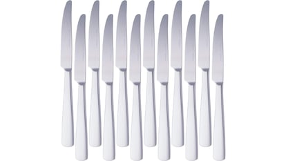 Juego de 12 cuchillos de mesa de acero inoxidable Amazon Basics.