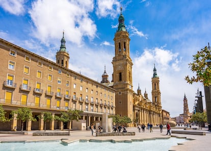 50. Zaragoza: Plaza de Nuestra Señora del Pilar.