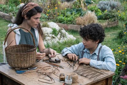 Gemma Arterton y Lucas Bond, en 'En busca de Summerland'.