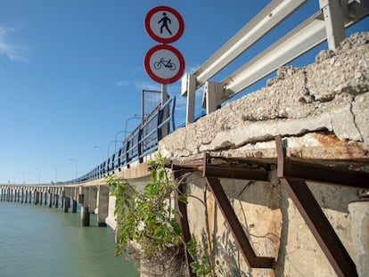 El puente antiguo de Cádiz Jose León de Carranza, en el kilómetro 3 de la carretera CA-36, fotografiado este sábado.