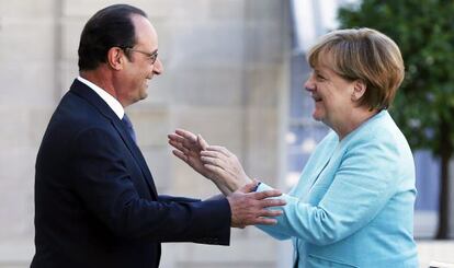 Merkel y Hollande, el 6 de julio en París.