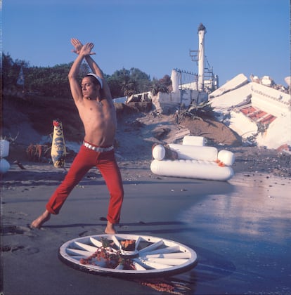 El bailarín Antonio Ruiz Soler en su casa de Los Rodeos en Marbella, en 1973.