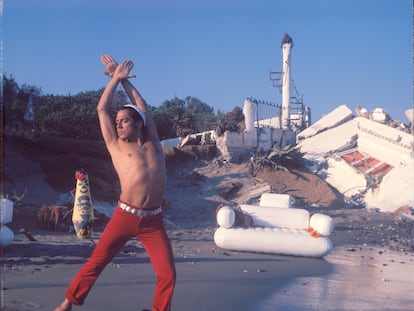 El bailarín Antonio Ruiz Soler en su casa de Los Rodeos en Marbella, en 1973.