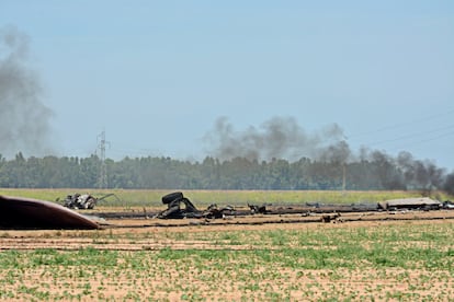 Manuel Vilela, conmocionado por lo ocurrido, con un profundo sentimiento de dolor por las personas que perdieron su vida, por la valentía de la tripulación para desviar el rumbo del avión y evitar una tragedia aún mayor, y con la intención de que sus instantáneas contribuyesen al esclarecimiento de lo ocurrido aquella calurosa mañana de mayo, procedió inmediatamente a entregar en el juzgado todo su trabajo fotográfico.